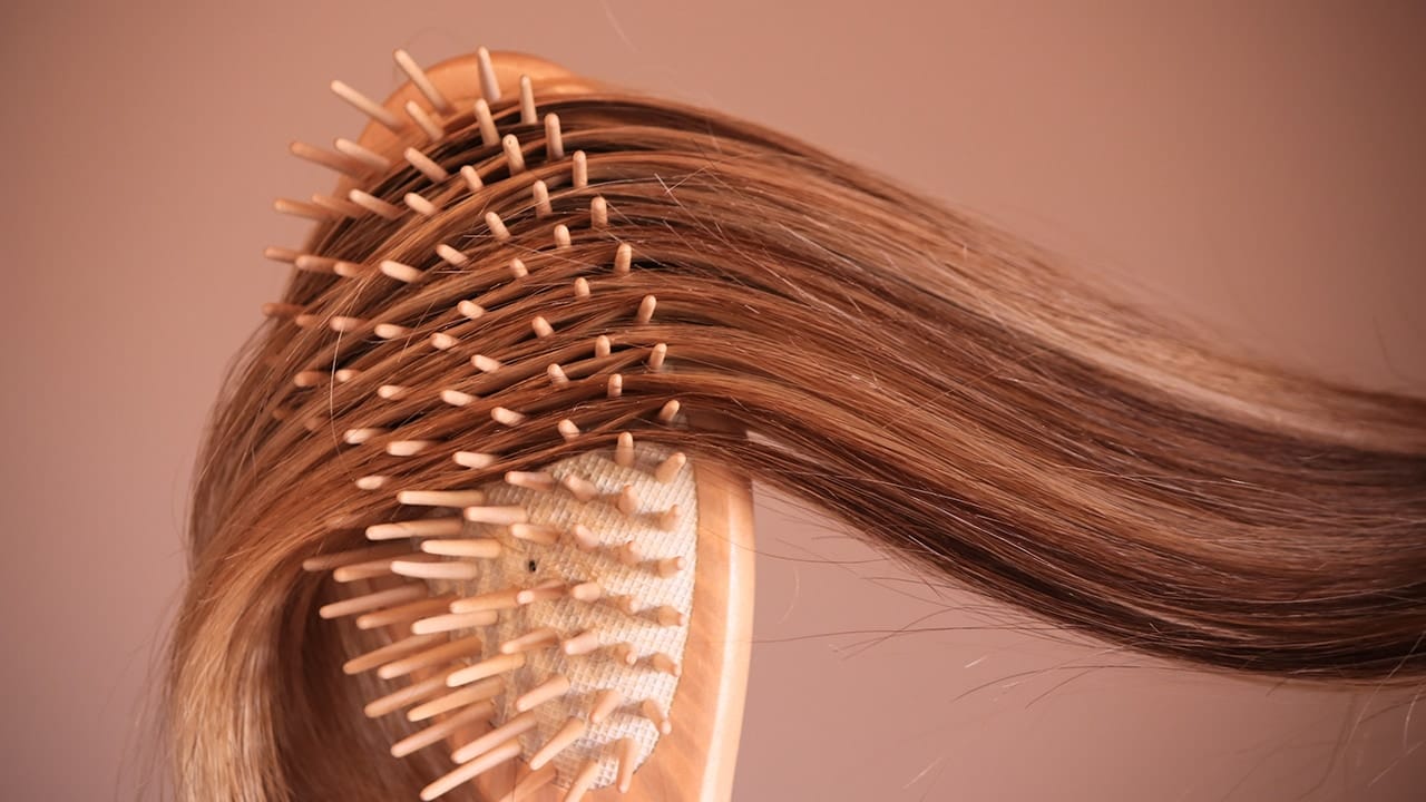 loreal paris bmag bài viết làm thế nào để làm sạch bàn chải tóc của bạn t