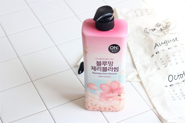 Sữa Tắm On The Body Blooming Cherry Blossom 900g